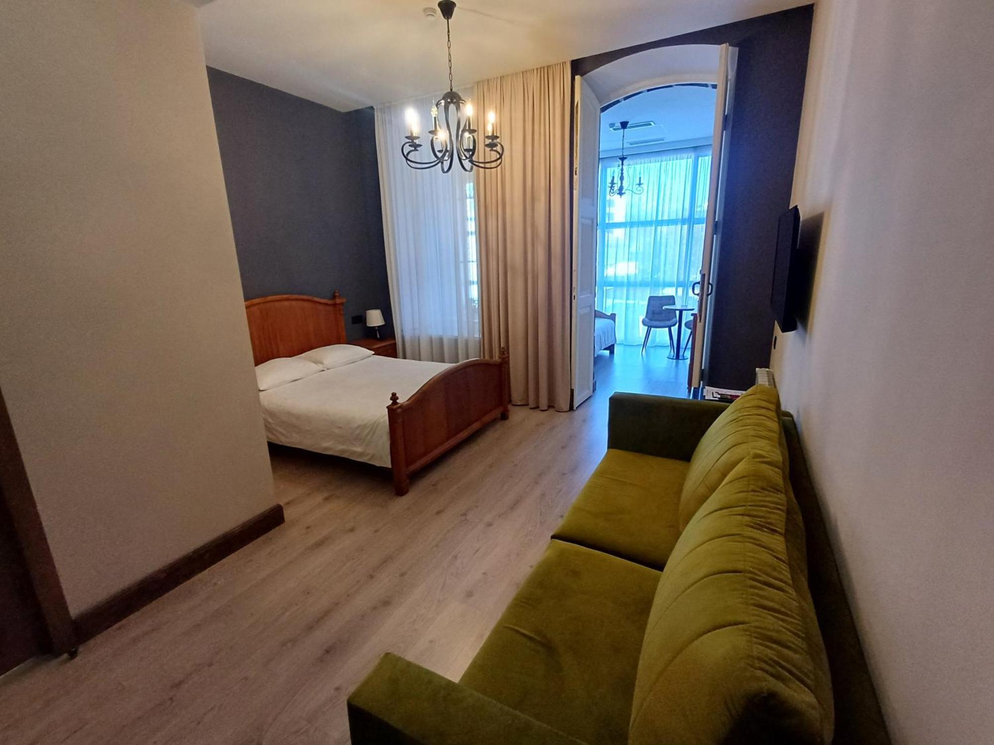 Old Avenue Hotel 기우므리 외부 사진